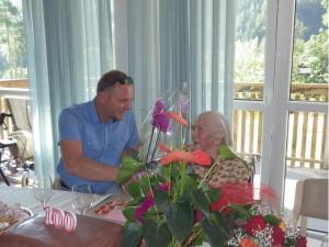 Praznovanje 100 jubileja občanke gospe Marije Benet 2